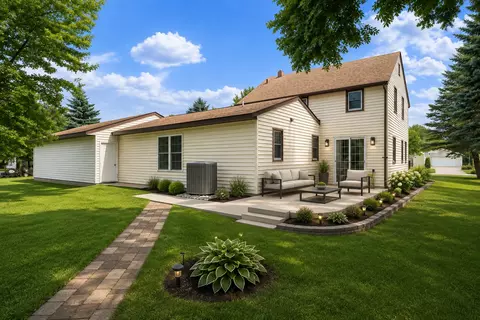 Exterior - 2209 6th St NW, Austin, MN 55912 photo 4 of 13