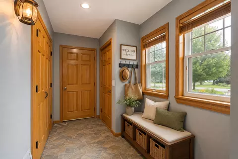 Entry Way - 2209 6th St NW, Austin, MN 55912 photo 2 of 3