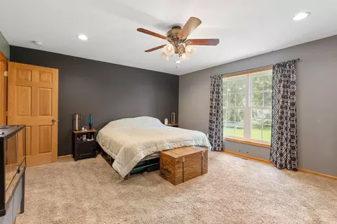 Bedroom - 2209 6th St NW, Austin, MN 55912 photo 4 of 9