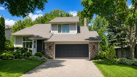 15576 Canyon Rdg, Eden Prairie, MN 55347