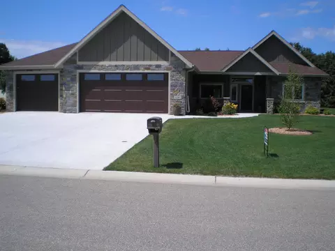 626 Lake Forest Cir, Detroit Lakes, MN 56501