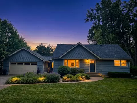 12810 Lone Oak Dr, Minnetonka, MN 55305