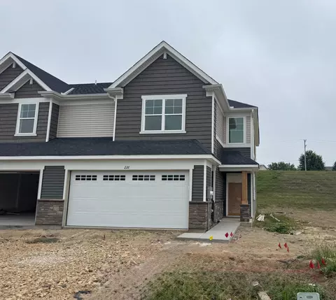 226 Huntington Dr, Waconia, MN 55387
