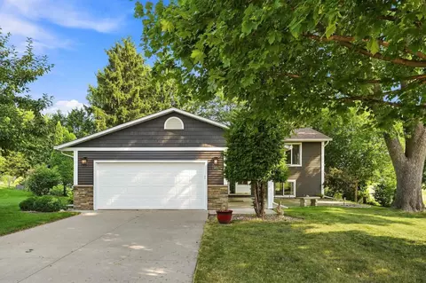7470 Upper 26th St, Oakdale, MN 55128