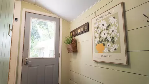 Entry Way - 409 N 4th St, Marshall, MN 56258 photo 2 of 2