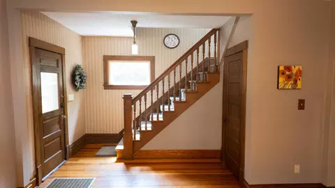 Entry Way - 409 N 4th St, Marshall, MN 56258 photo 1 of 2