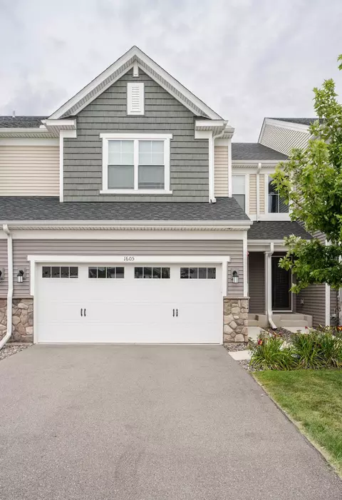 1605 Gable Dr, Carver, MN 55315