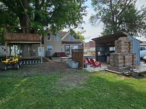 Exterior - 107 2nd Ave E, Lamberton, MN 56152 photo 4 of 7