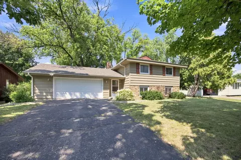 2370 Pleasant View Dr, New Brighton, MN 55112