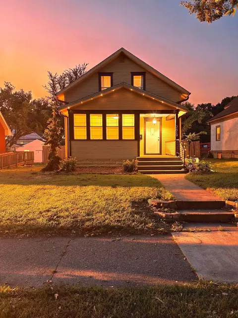 2619 James Ave N, Minneapolis, MN 55411