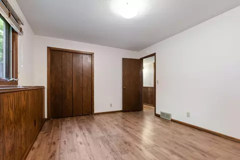 Bedroom - 135 Pleasant Ln E, Excelsior, MN 55331 photo 9 of 11