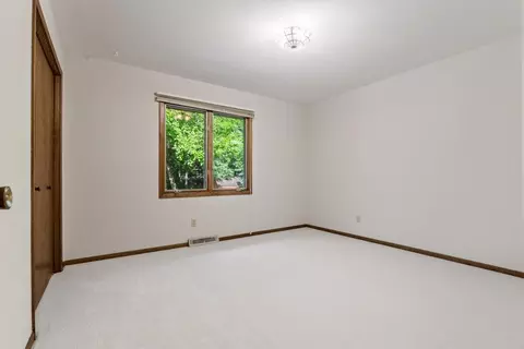 Bedroom - 135 Pleasant Ln E, Excelsior, MN 55331 photo 6 of 11