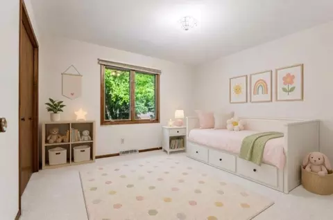 Bedroom - 135 Pleasant Ln E, Excelsior, MN 55331 photo 5 of 11