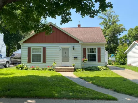 Exterior - 708 8th St SW, Willmar, MN 56201 photo 2 of 8
