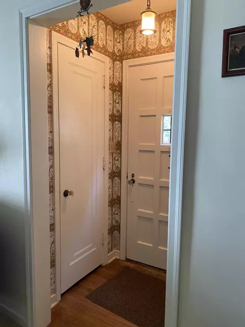 Entry Way - 708 8th St SW, Willmar, MN 56201 photo 2 of 2