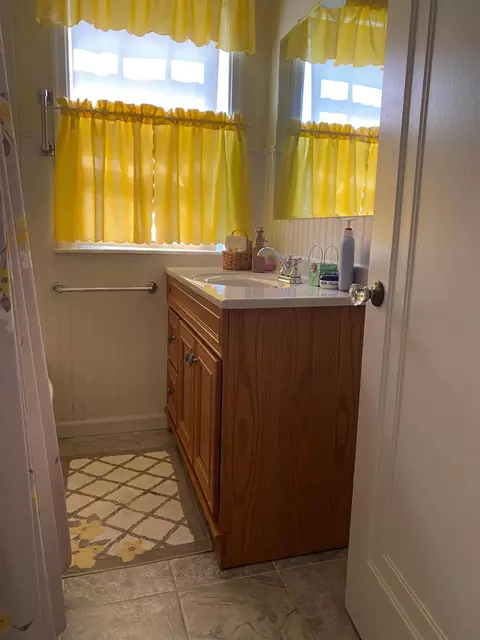 Bath - 708 8th St SW, Willmar, MN 56201 photo 2 of 2