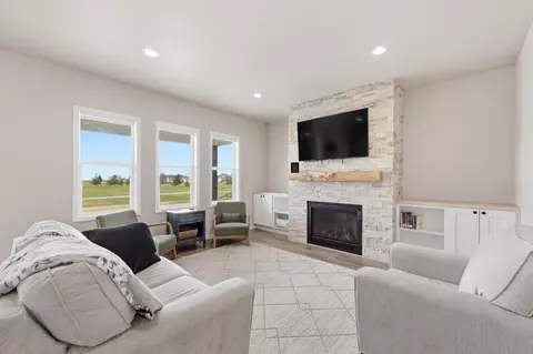 Living - 102 Annies Way, Mapleton, ND 58059 photo 1 of 3