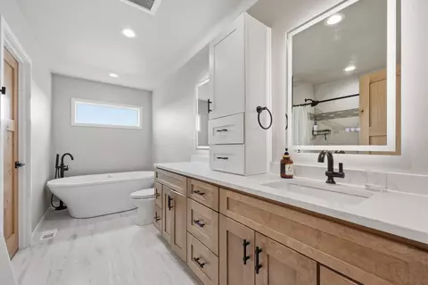 Bath - 102 Annies Way, Mapleton, ND 58059 photo 1 of 4