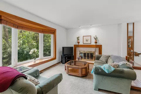 2420 Mendelssohn Ln N #5, Golden Valley, MN 55427