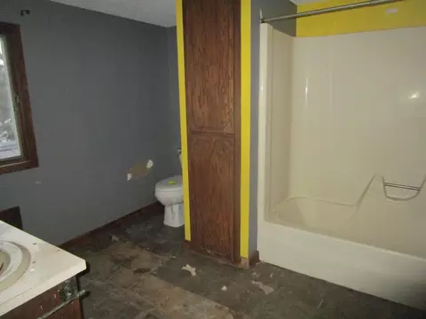 Bath - 740 E Broadway, Plainview, MN 55964 photo 1 of 1