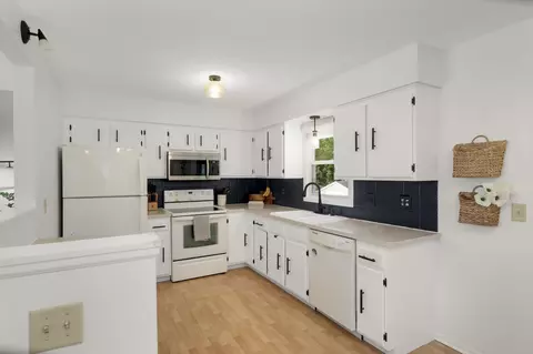 Kitchen - 11255 Rhode Island Ave N, Champlin, MN 55316 photo 2 of 4