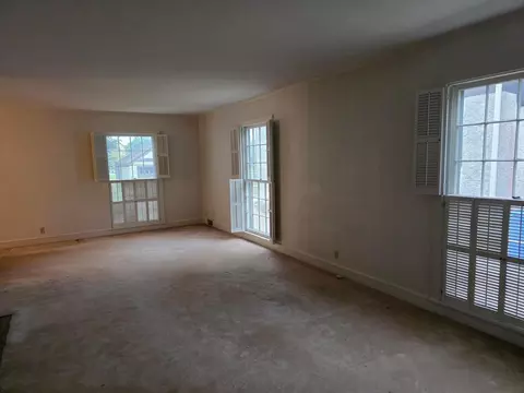 Living - 720 Main St, Winona, MN 55987 photo 3 of 5