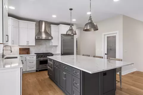 Kitchen - 2 Maclynn Rd, Excelsior, MN 55331 photo 3 of 5