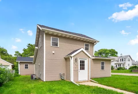 537 3rd Ave NW, Rochester, MN 55901