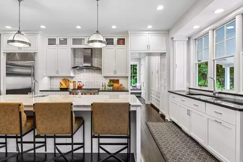 Kitchen - 20575 Manor Rd, Shorewood, MN 55331 photo 7 of 14