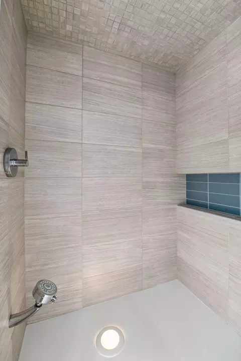 Bath - 20575 Manor Rd, Shorewood, MN 55331 photo 5 of 9