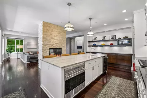 Kitchen - 20575 Manor Rd, Shorewood, MN 55331 photo 10 of 14