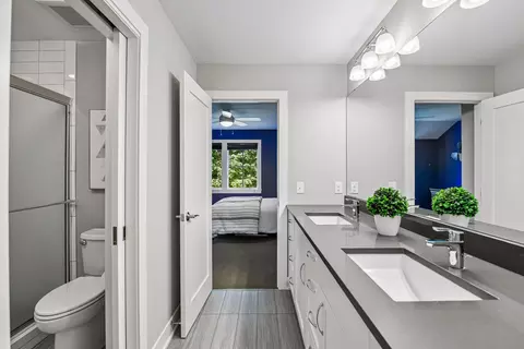 Bath - 20575 Manor Rd, Shorewood, MN 55331 photo 8 of 9