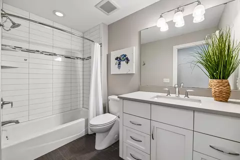 Bath - 20575 Manor Rd, Shorewood, MN 55331 photo 6 of 9