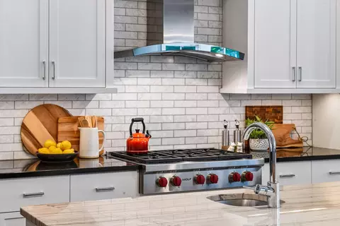 Kitchen - 20575 Manor Rd, Shorewood, MN 55331 photo 5 of 14