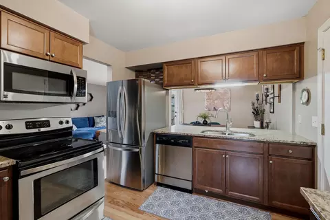 Kitchen - 3780 Red Robin Ln, Eagan, MN 55122 photo 4 of 5