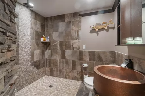 Bath - 5665 Hagberg Rd, Hermantown, MN 55811 photo 2 of 2