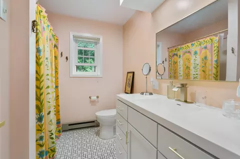 Bath - 5665 Hagberg Rd, Hermantown, MN 55811 photo 1 of 2