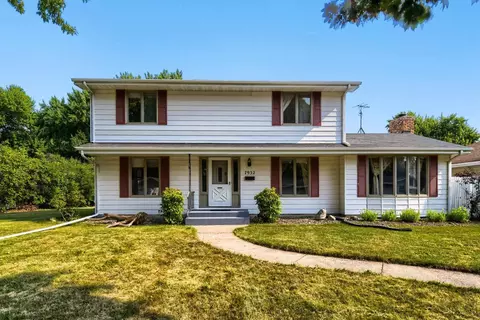 7932 38 12 Ave N, New Hope, MN 55427