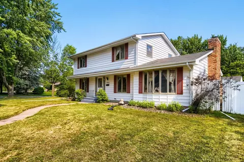 7932 38 12 Ave N, New Hope, MN 55427