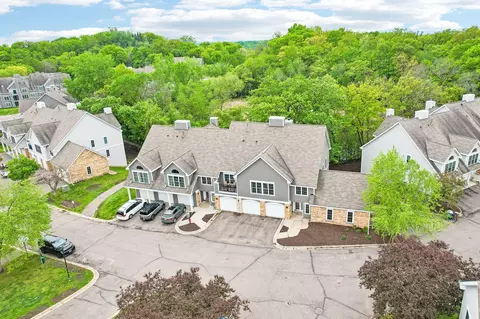 6030 Chasewood Pkwy #201, Minnetonka, MN 55343