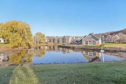 6145 Chasewood Pkwy #202, Minnetonka, MN 55343