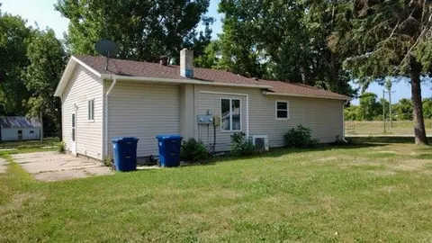Exterior - 205 9th Ave E, Lisbon, ND 58054 photo 2 of 5