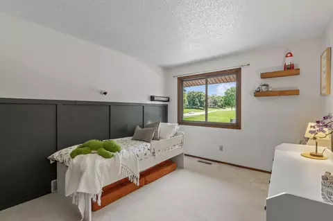 Bedroom - 1595 Four Oaks Rd, Eagan, MN 55121 photo 3 of 4