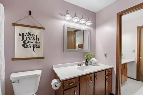 Bath - 1595 Four Oaks Rd, Eagan, MN 55121 photo 2 of 4