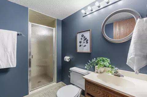 Bath - 1595 Four Oaks Rd, Eagan, MN 55121 photo 3 of 4