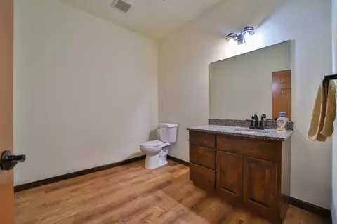 Bath - 13728 Memorywood Dr, Baxter, MN 56425 photo 4 of 4