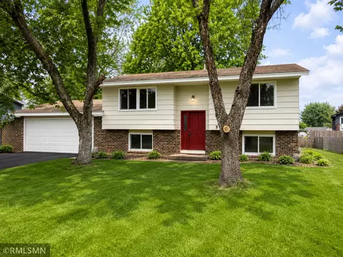 8444 Brunswick Ct N, Brooklyn Park, MN 55443