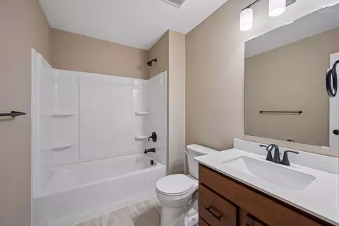 Bath - 9977 Jack Pine Ln, Corcoran, MN 55340 photo 3 of 4