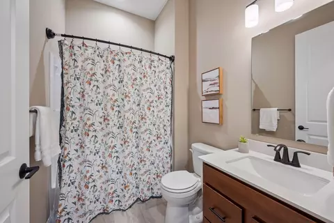 Bath - 9977 Jack Pine Ln, Corcoran, MN 55340 photo 2 of 4