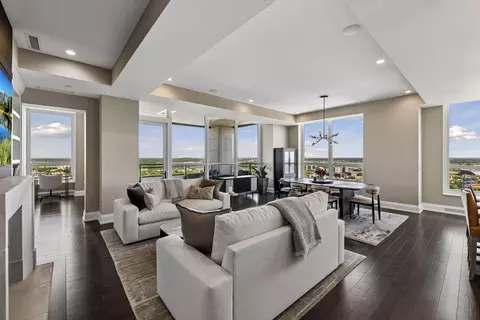 1111 W River Pkwy #32C, Minneapolis, MN 55415